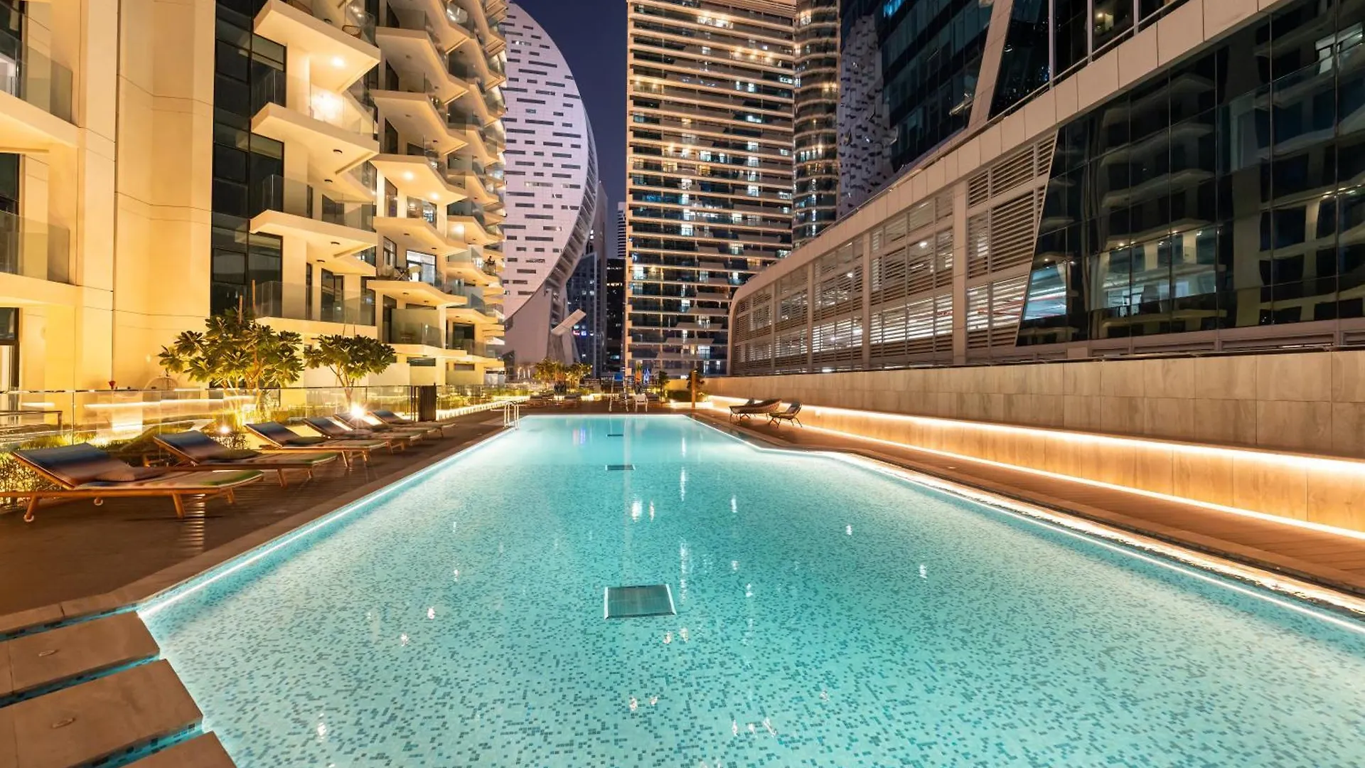 Pool View Studio In Business Bay 2Km Burj Khalifa Dubai