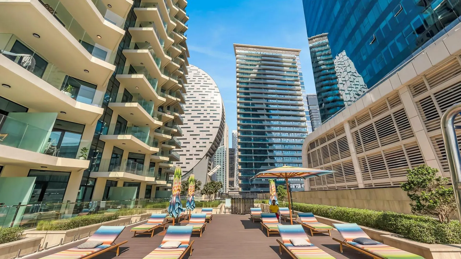 Pool View Studio In Business Bay 2Km Burj Khalifa Dubai Apartment