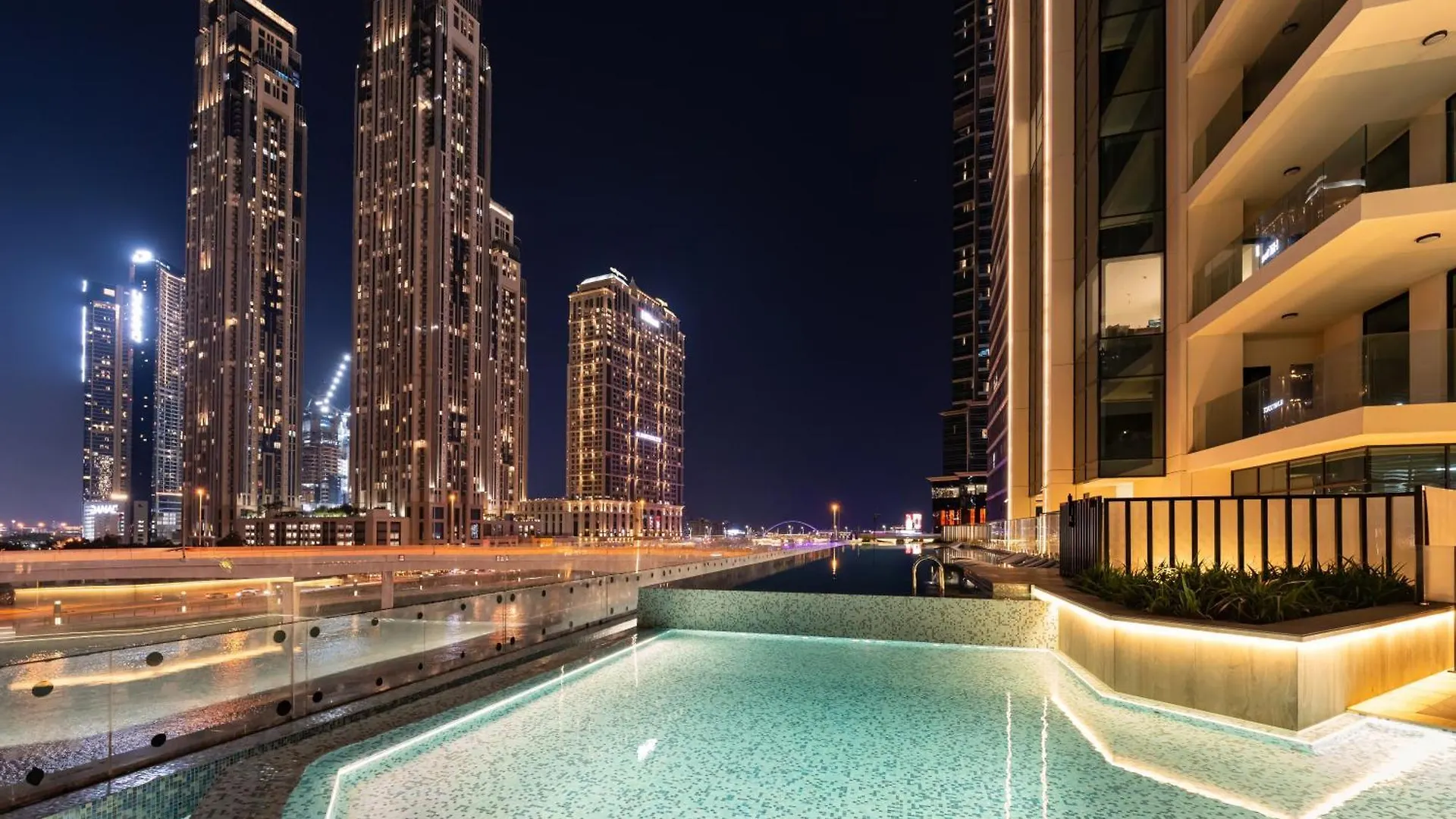 Pool View Studio In Business Bay 2Km Burj Khalifa Dubai