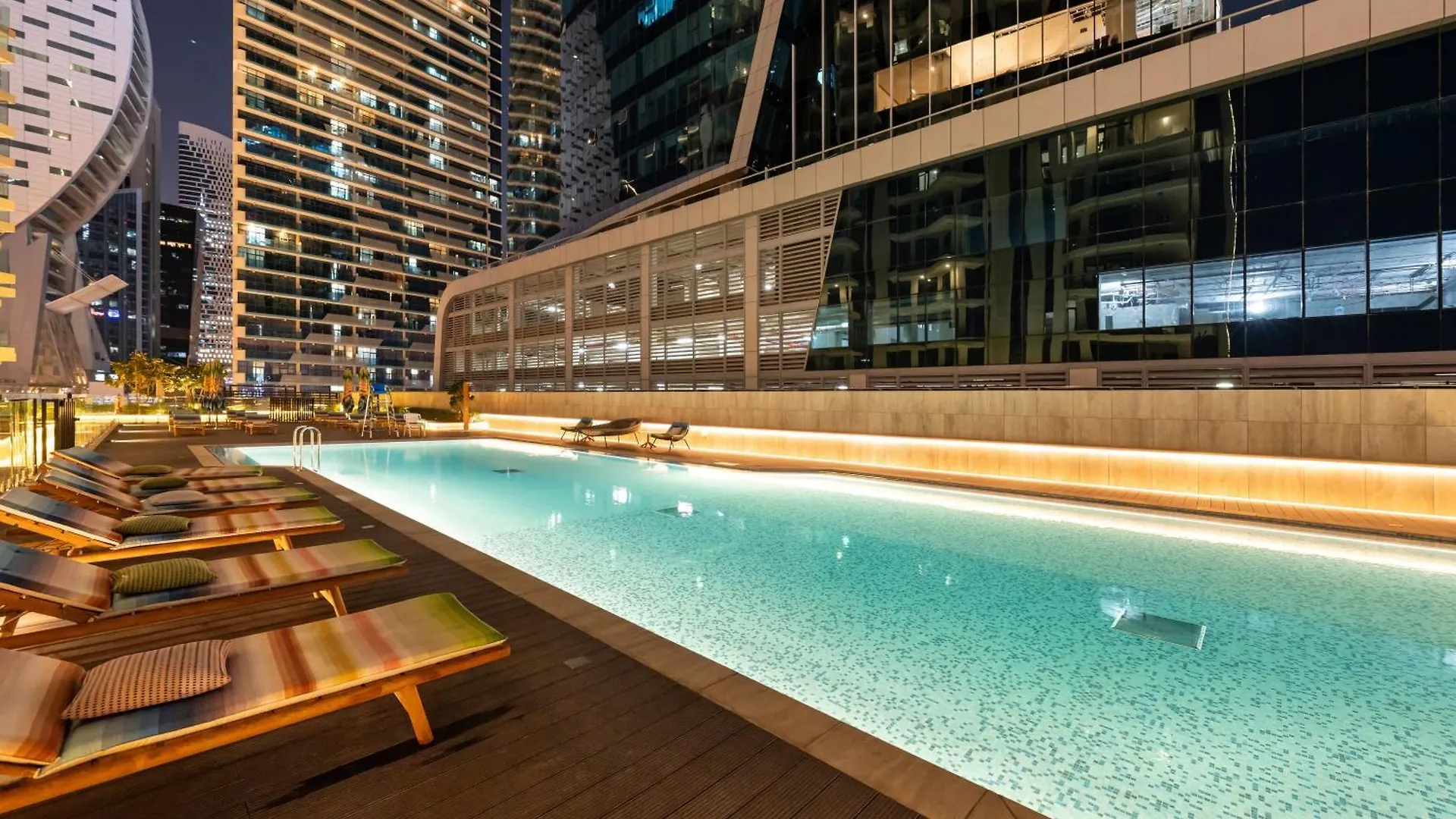 Pool View Studio In Business Bay 2Km Burj Khalifa Dubai Apartment