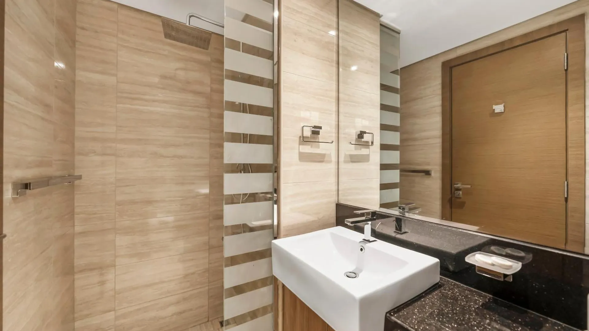Pool View Studio In Business Bay 2Km Burj Khalifa Dubai United Arab Emirates