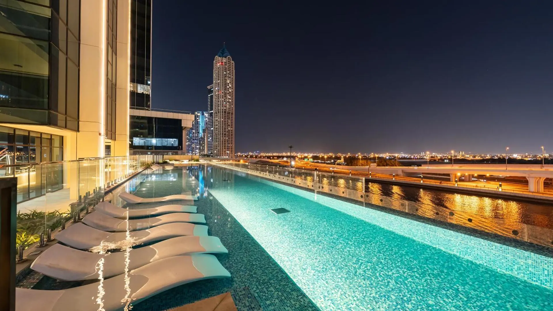 Pool View Studio In Business Bay 2Km Burj Khalifa Dubai Apartment