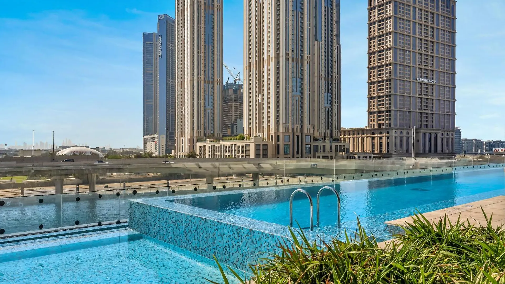 Pool View Studio In Business Bay 2Km Burj Khalifa Dubai Apartment